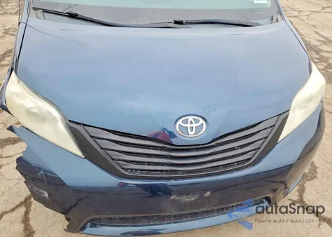 2011 Toyota Sienna z USA, uszkodzony, nr VIN 5TDZK3DC3BS133326